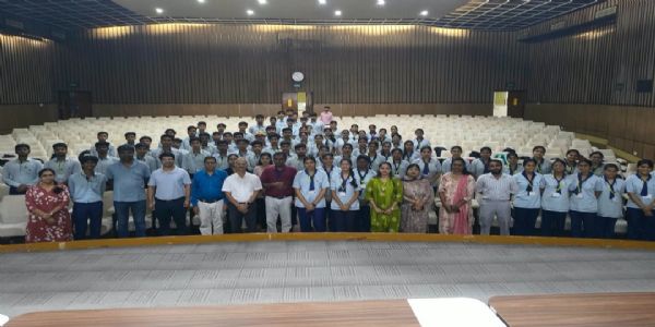 तारापोर स्कूल के विद्यार्थियों ने एनएमएल में देखा वैज्ञानिक अनुसंधान