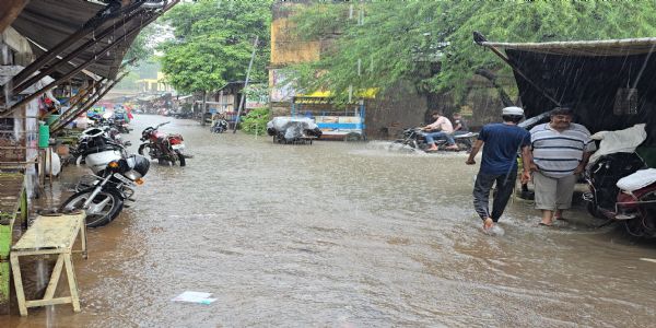 लगातार तीसरे दिन हुई भारी बारिश से रामगढ़ हुआ बेहाल