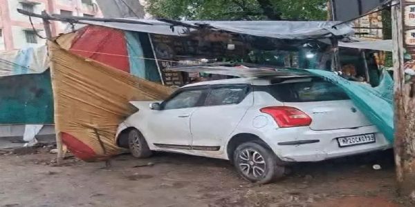जबलपुर में होटल में घुसी तेज रफ्तार कार, वकील की मौत, 4 लोग घायल
