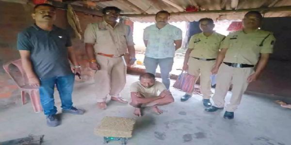 दो किलो से अधिक गांजा के साथ एक आरोपित गिरफ्तार