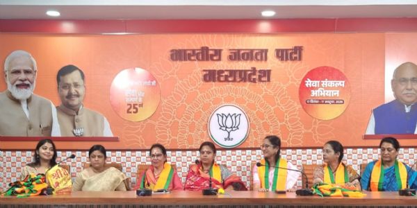 महिला मोर्चा कार्यकर्ताओं से बोलीं रूप कुमारी चौधरी-जरूरतमंद परिवारों तक पहुंचकर योजनाओं का लाभ दिलाएं