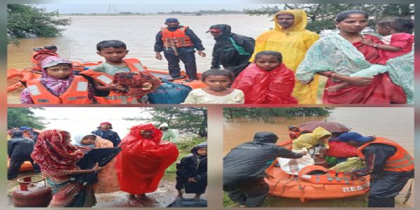 बस्तर में आपदा प्रबंधन दल के द्वारा बाढ़ में फंसे लोगों काे बाहर निकालने का क्रम जारी