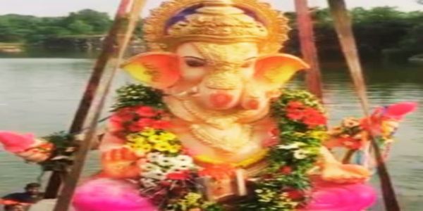 कमालगंज की ऐतिहासिक गणेश विसर्जन यात्रा में उमड़ी भीड़