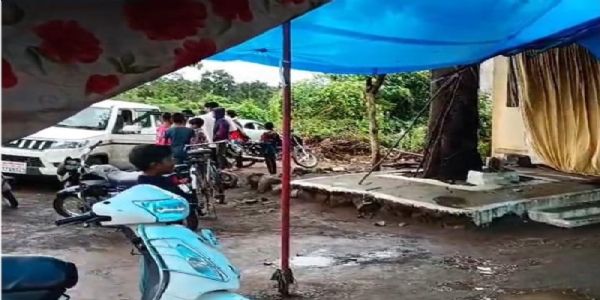 मंडला में गणेश पंडाल में हादसे के बाद की तस्वीर