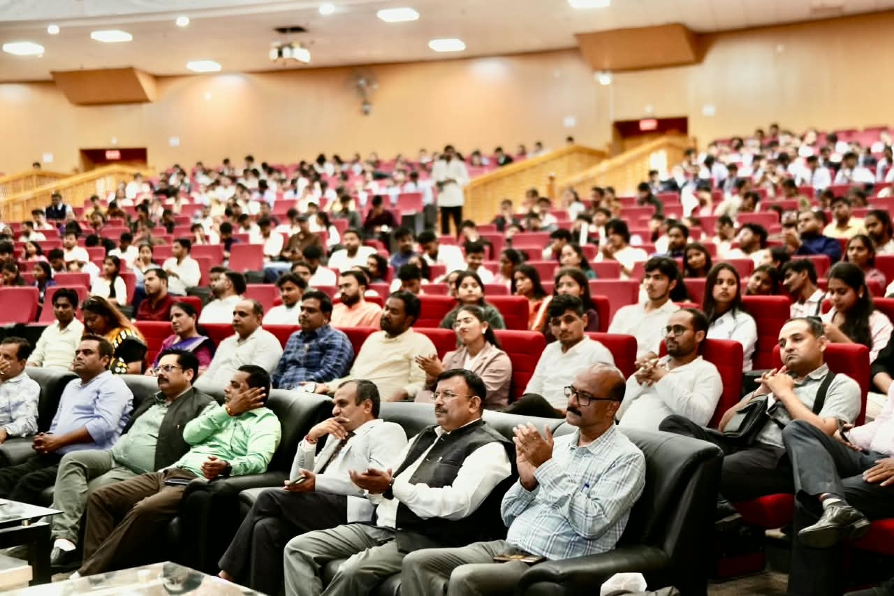 कार्यक्रम में उपस्थित प्रतिनिधि कार्यक्रम में उपस्थित प्रतिनिधि