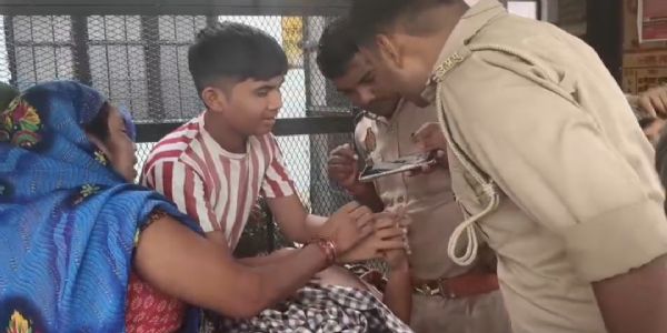 कौशांबी: कटिया निकालते समय करंट की चपेट में आए अधेड़ की मौत