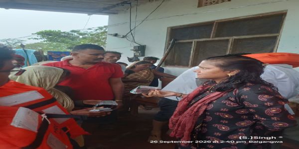 गंडक के बढ़ते जलस्तर से वाल्मीकिनगर में घुसा पानी, राहत शिविर में विस्थापित किए गए प्रभावित परिवार