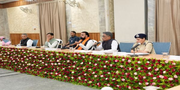 मुख्यमंत्री की अध्यक्षता में भारत-नेपाल सीमा सुरक्षा पर उच्च-स्तरीय समीक्षा बैठक