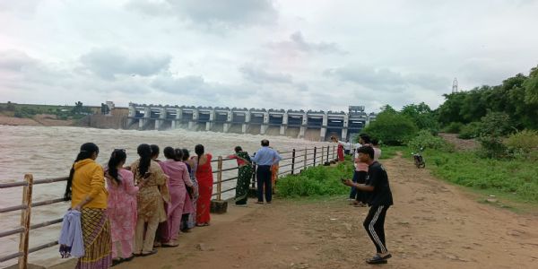 गंगरेल बांध  व्यू प्वाइंट पर सुरक्षा की दरकार, बना रहता है खतरा