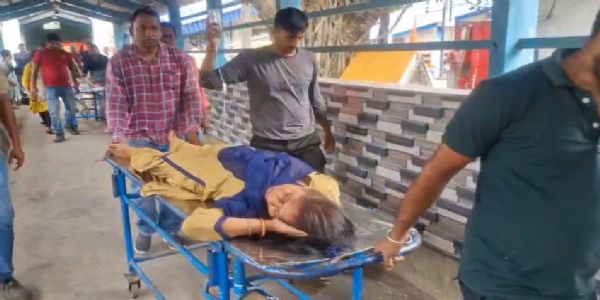 कल्ला अस्पताल के पास टोटो पलटने से दो महिला पुलिसकर्मी घायल