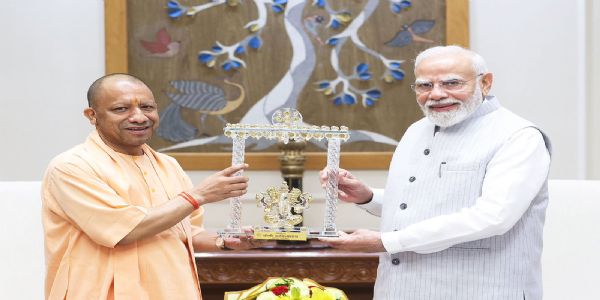 योगी आदित्यनाथ ने प्रधानमंत्री से की शिष्टाचार भेंट
