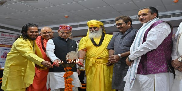काशी ज्ञान, अध्यात्म और भारतीय परंपराओं की भूमि : राज्यपाल शिव प्रताप शुक्ल