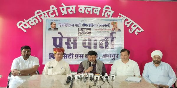 कॉकरोच जनता पार्टी नाम बदलकर ‘इस्तीफा जनता पार्टी’ रख ले: अठावले
