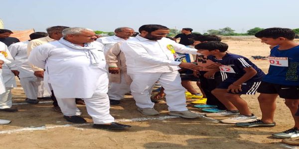 हिसार : खिलाड़ी देश का भविष्य, खेलों से निखरती युवाओं की प्रतिभा : बृज लाल बहबलपुरिया
