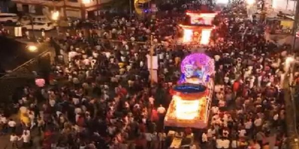 मप्र के इंदौर में अनंत चतुर्दशी पर निकली झिलमिलाती 22 झांकियां, करतब दिखाते आगे बढ़ रहे अखाड़े