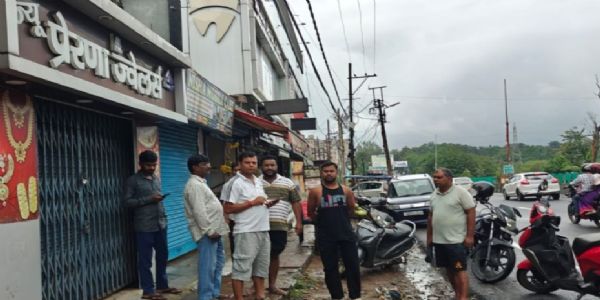 रांची में आभूषण दुकान से जेवरात और नकदी चोरी, पुलिस जांच में जुटी