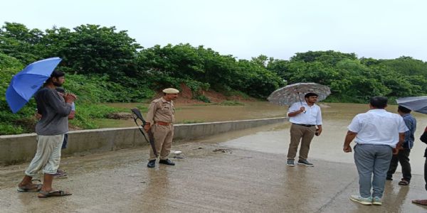 विरमा नदी का जलस्तर बढ़ने से रपटा डूबे, आवागमन बाधित