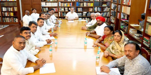 राहुल गांधी से झीरम नक्सल पीड़ित परिवार के सदस्यों ने की मुलाकात, न्याय मिलने तक लड़ने पर हुई चर्चा