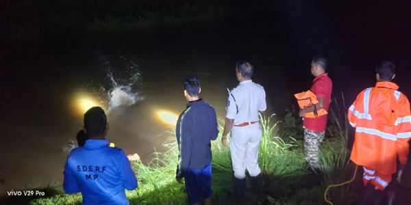 अनूपपुर: नहाने नदी में कूदा युवक गहरे पानी में हुआ लापता, एसडीईआरएफ की टीम कल पुन: करेंगी खोजबीन