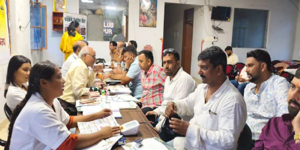 गोरखपुर जर्नलिस्ट्स प्रेस क्लब में लगा निःशुल्क आयुर्वेदिक चिकित्सा शिविर