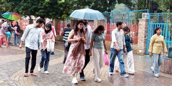 पूरे जनपद में रात्रि से पूरे दिन लगातार बारिश, जनजीवन अस्त-व्यस्त
