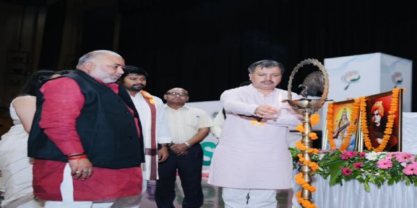 फार्मेसी के क्षेत्र में दुनिया में बढ़ रहा भारत का प्रभुत्व: आशीष चौहान