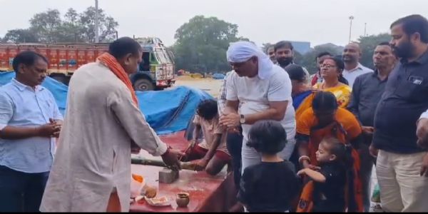वैदिक मंत्रोच्चार के बीच हुआ दुर्गा पूजा पंडाल का भूमि पूजन