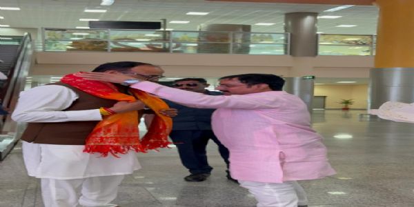 मौसम खराब होने से सड़क मार्ग से गाजीपुर रवाना हुए उपमुख्यमंत्री ब्रजेश पाठक