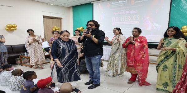 कैंसर से जंग लड़ रहे नन्हे योद्धाओं के चेहरों पर खिले मुस्कान के रंग
