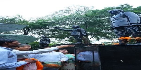 ईडी पूछताछ के बाद हरीश रावत ने शहीद स्मारकों पर अर्पित की श्रद्धांजलि