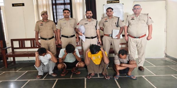 फतेहाबाद : घर को बना रखा था नशे का अड्डा, मकान मालिक समेत 4 काबू