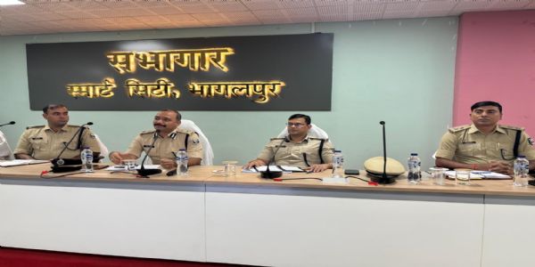 रेल आईजी ने की बैठक, 