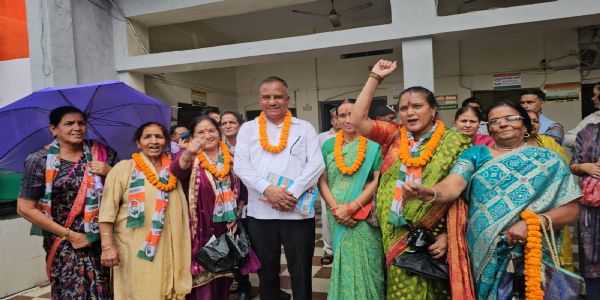 रायपुर विधानसभा क्षेत्र के कई लोगों ने ली कांग्रेस की सदस्यता