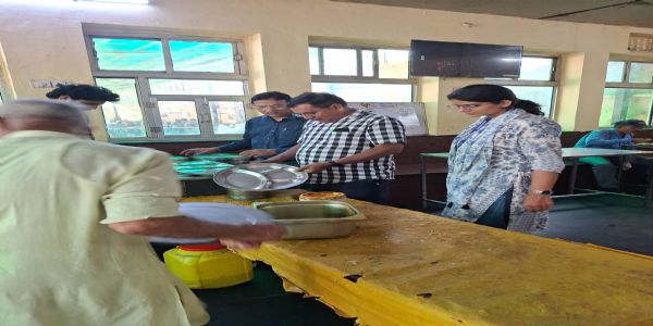 महिला चिकित्सालय की प्राइवेट कैंटीन में नहीं मिला खाद्य लाइसेंस