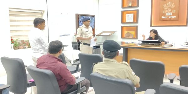 डीएम ने जन-सुनवाई में 29 फरियादियों की सुनीं शिकायत