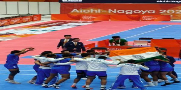 स्वर्ण जीतने के बाद जश्न मनाती भारतीय पुरुष कबड्डी टीम स्वर्ण जीतने के बाद जश्न मनाती भारतीय पुरुष कबड्डी टीम