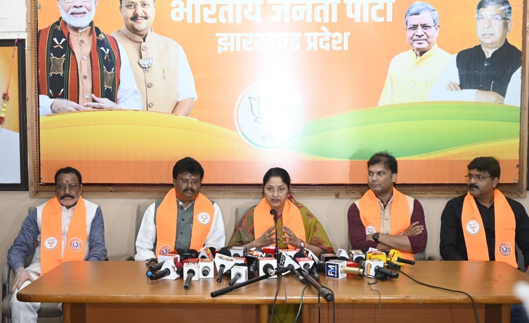 प्रेस वार्ता की तस्वीर