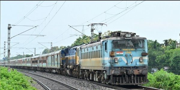 त्यौहार पर पूसीरे का अतिरिक्त स्पेशल ट्रेनों का परिचालन जारी