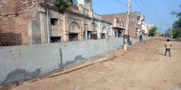 हिसार : रेलवे की दीवार से जवाहर नगर के रास्ते बंद, जनता और विद्यार्थियों की बढ़ी परेशानी