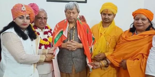 श्रीकृष्ण जन्मभूमि मुक्ति संकल्प : मथुरा में तीरथ सिंह रावत ने किया पवित्र रजत शिला का विधि-विधान से पूजन