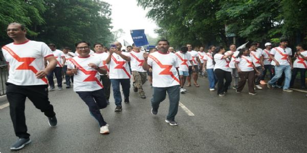 स्वस्थ ह्रदय के लिए वॉकाथॉन में हजारों लोग हुए शामिल