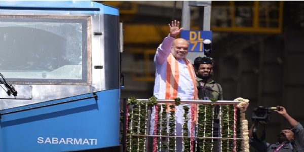 गुजरात के साबरमती से देश को मिली पहली एलएनजी ट्रेन की सौगात, अमित शाह ने दिखाई हरी झंडी