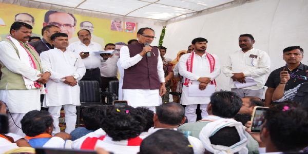 गांवों में सड़कों का जाल बिछाकर विकास को दी जा रही गति : शिवराज सिंह चौहान