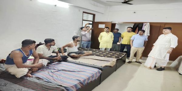 मुख्यमंत्री के निर्देश पर अयोध्या में जर्जर भवनों से लोगों को सुरक्षित निकालने की तैयारी, गृह आश्रय स्थल तैयार