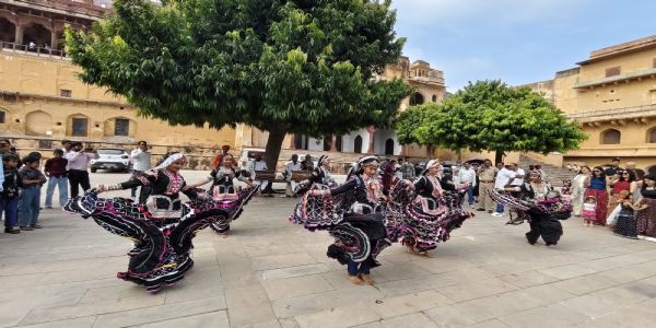 विश्व पर्यटन दिवस: ‘पधारो म्हारे देश’ से गूंजा जयपुर