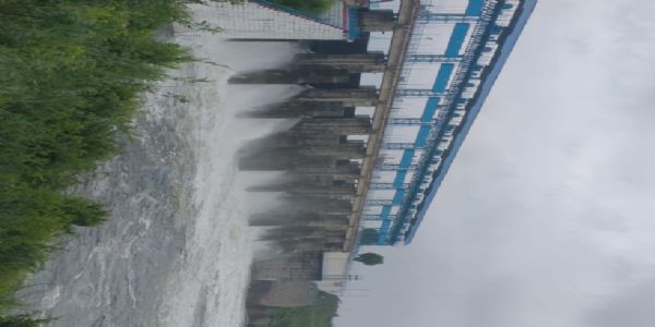 यूपी के हमीरपुर में 40 घंटे की बारिश से स्वामी ब्रह्मानंद बांध का जलस्तर बढ़ा
