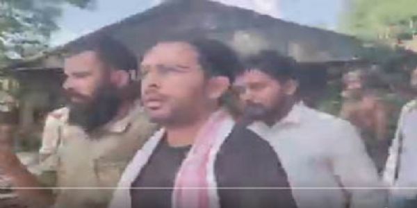 गुवाहाटी में सीजेपी के आशुतोष रांका और उनकी टीम को पुलिस ने लिया हिरासत में
