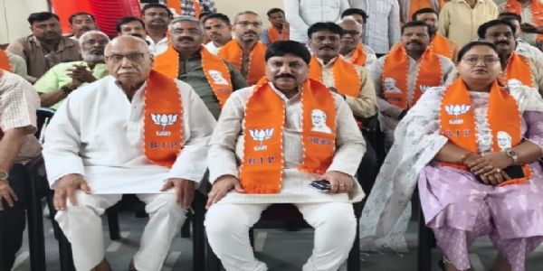 वाराणसी : मन की बात सुनने के बाद भाजपा के पुराने नेताओं में भर गया जोश