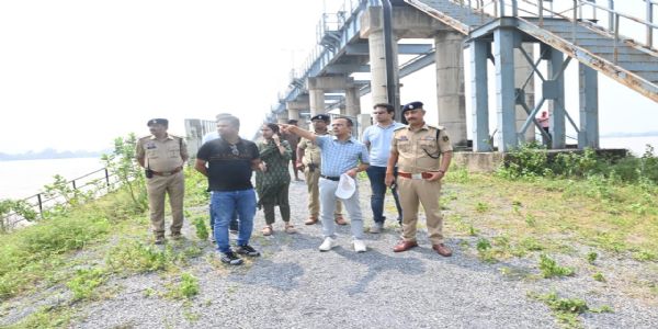 महानदी में बढ़ा जलस्तर, कलेक्टर-एसपी ने शिवरीनारायण में राहत-बचाव तैयारियों का लिया जायजा