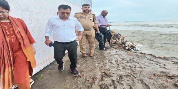 बाराबंकी में सरयू नदी के बढ़े जलस्तर से कटान का खतरा, हेतमापुर पहुंचे एडीएम